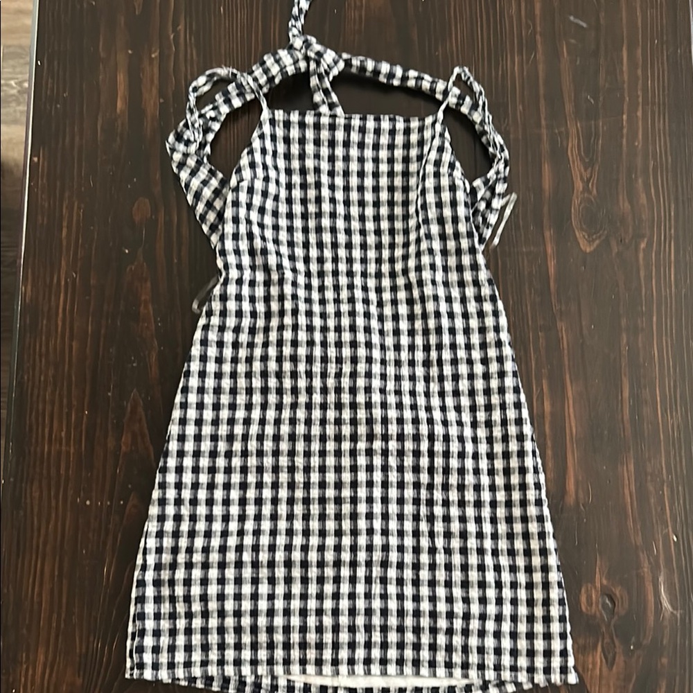 American Eagle Black and White sleeveless top. New Without Tags. Size XS